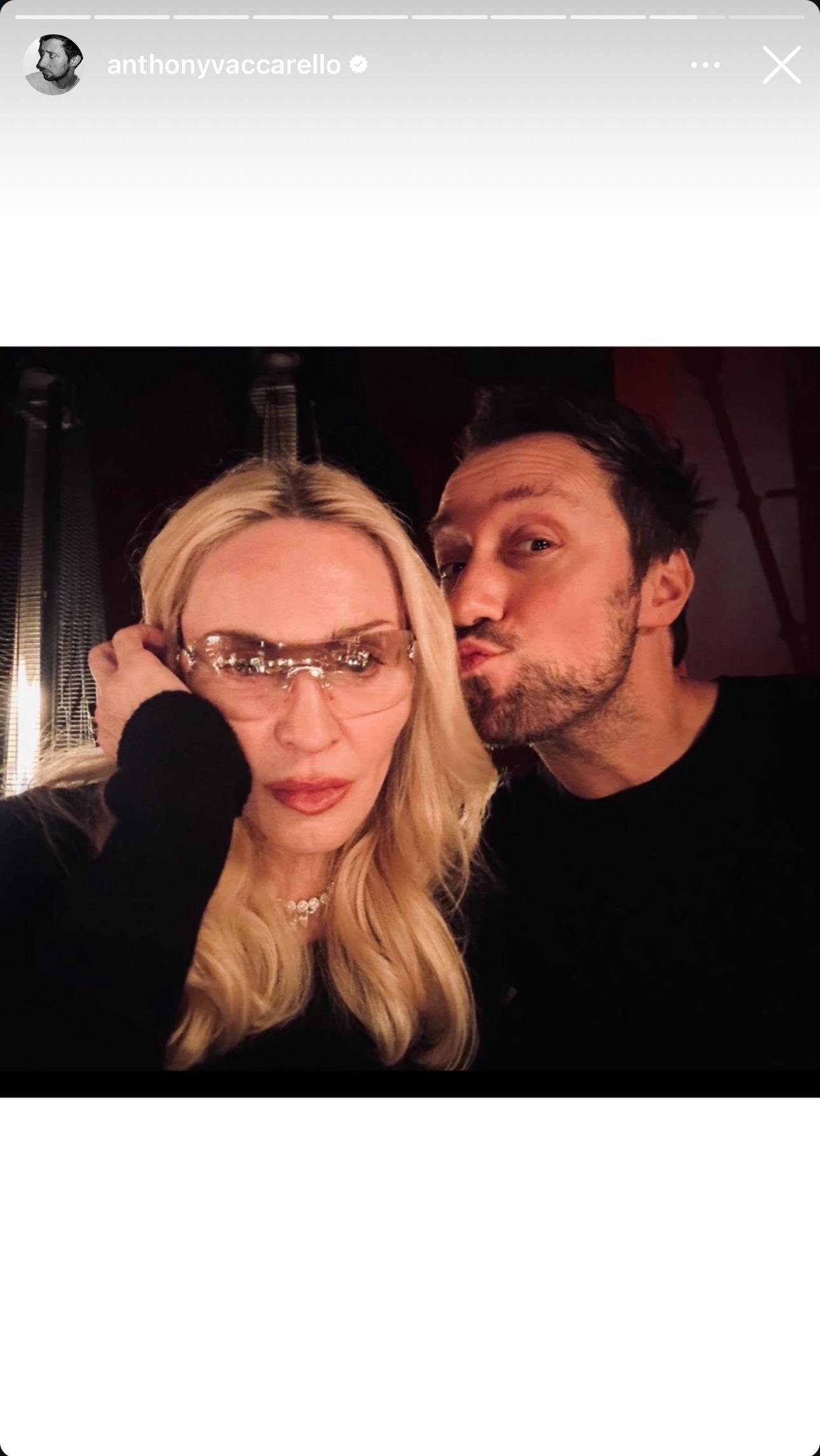 麦当娜亮相Saint Laurent 2027春夏男装大秀在即，预览里先释出的透