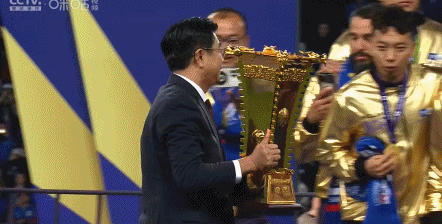 2023中国足球两大奖杯的颁发有啥区别？[what]一个不懂，一个似乎懂了。[捂