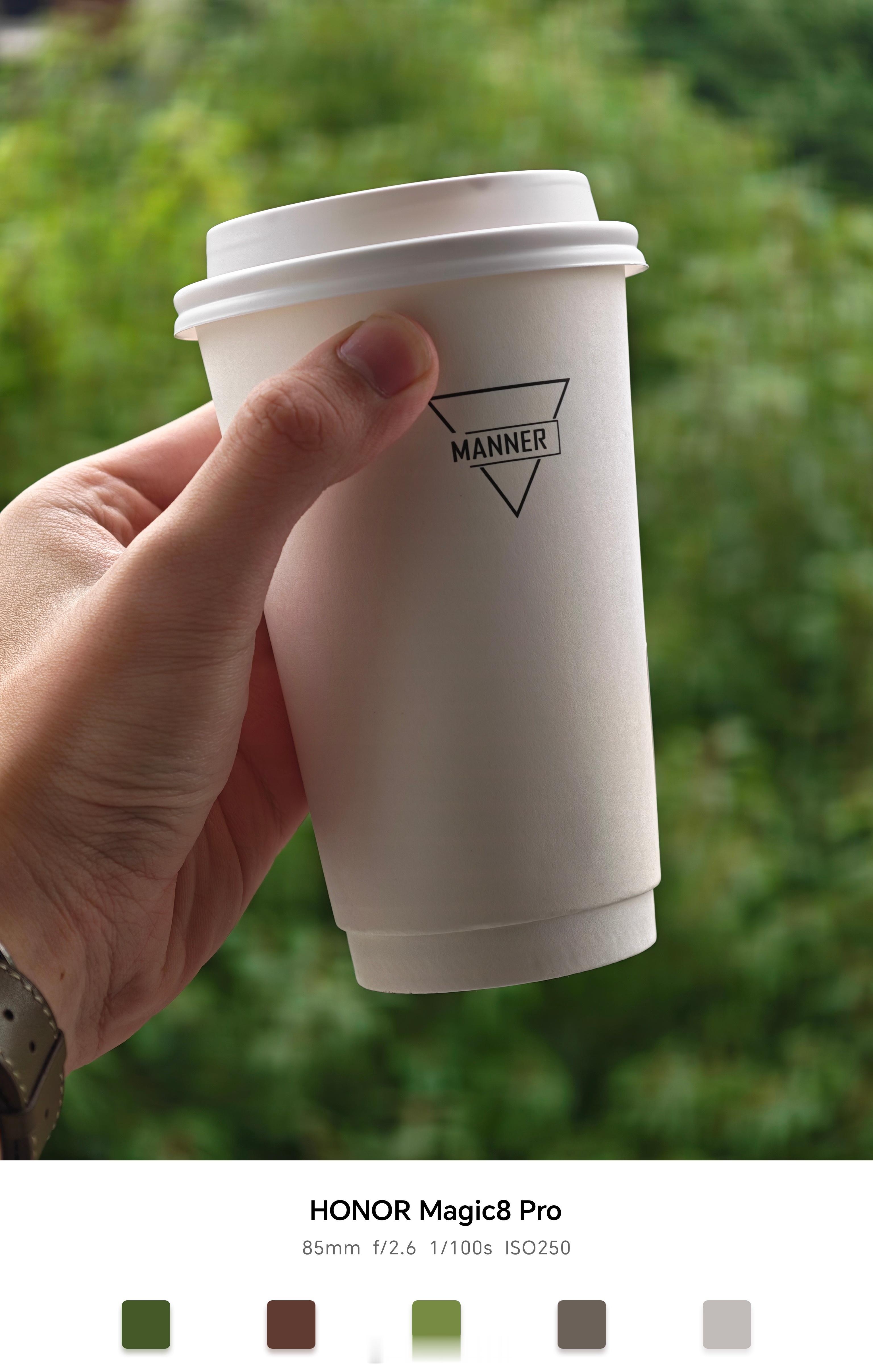 其实我更喜欢下午喝上午尤其是刚起床喝美式别的咖啡啥的 肠胃还是有点脆弱的…但下午