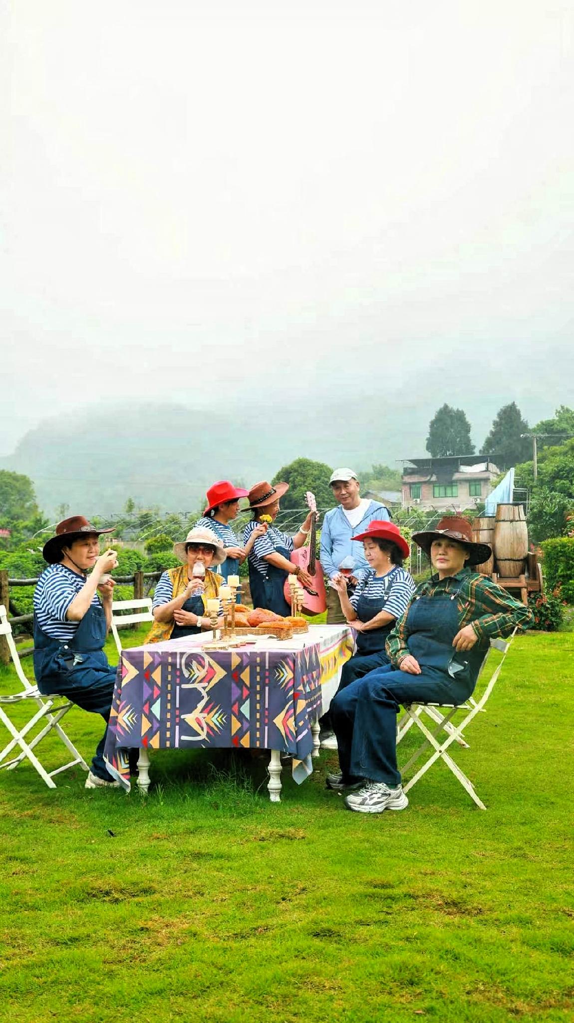 六七十年代物资匮乏，书籍也不多，能读到的长篇小说格外珍贵。那时候看得最多的是红色