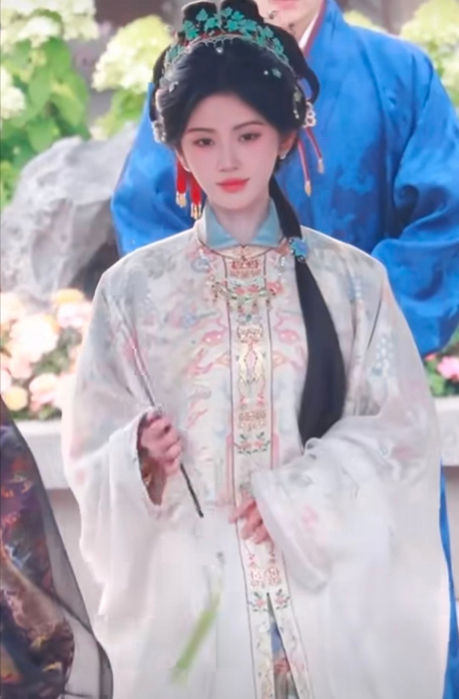 鞠婧祎万花世界明制马面裙审美在线的古装妆造真的会让人反复回味，鞠婧祎这身明制马面