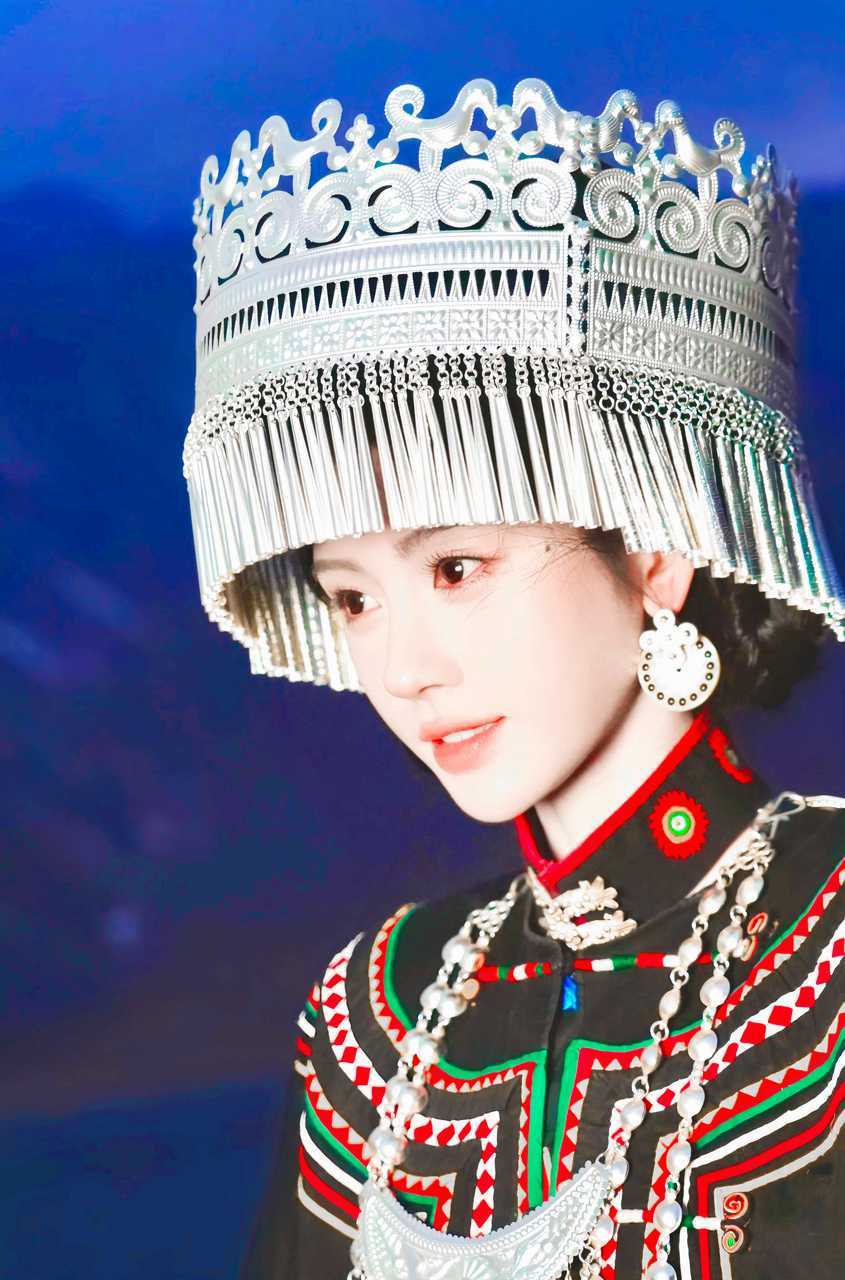 jjy鞠婧祎阿黛 jjy鞠婧祎来战 “情起一时的喜欢不叫热爱 长久无言的陪伴才可