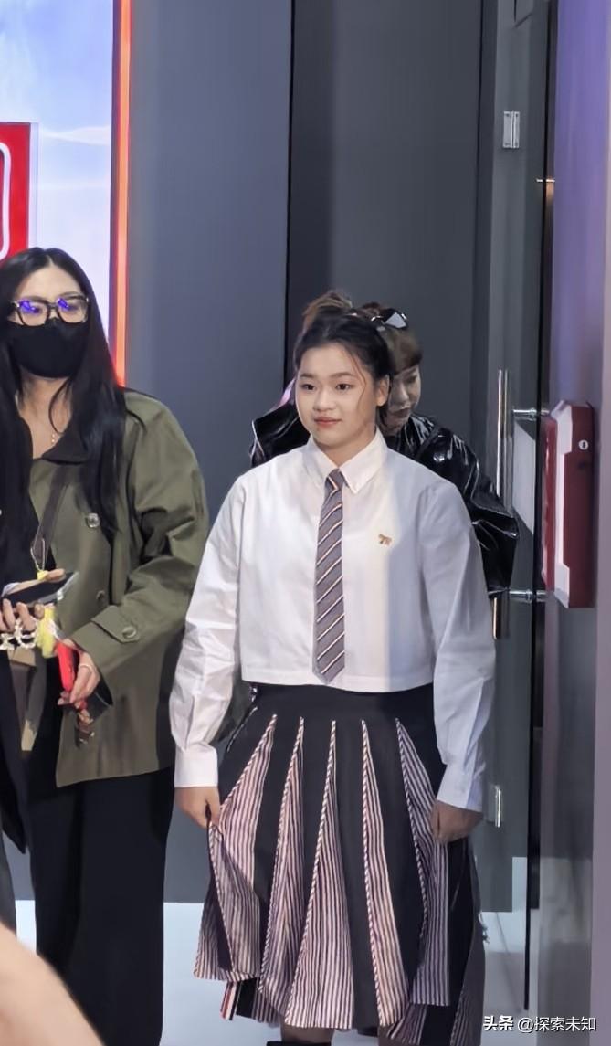 终于知道为何全红婵看起来这么胖了

不是因为全红婵不自律

而是因为她的骨架比较