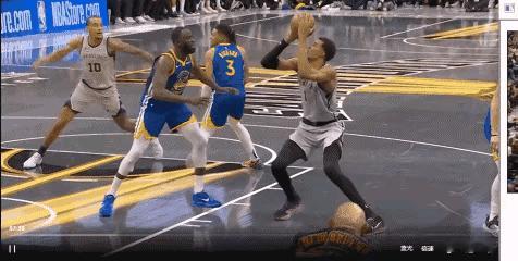 联盟第一高度，吃了追梦一个大帽。
文班一个假动作把追梦骗了起来，以为就万事大吉了