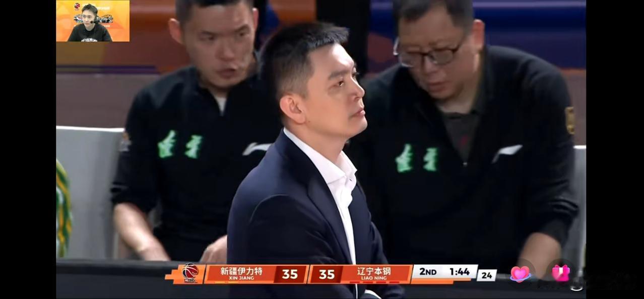 赵继伟缺阵，杨鸣压力山大，辽宁欲客场击败新疆，止住三连败。
首节比赛，辽宁队众将
