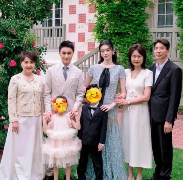 迟到七年的婚礼：奚梦瑶与何猷君在法国兑现承诺。

5 月 31 日晚，法国诺曼底