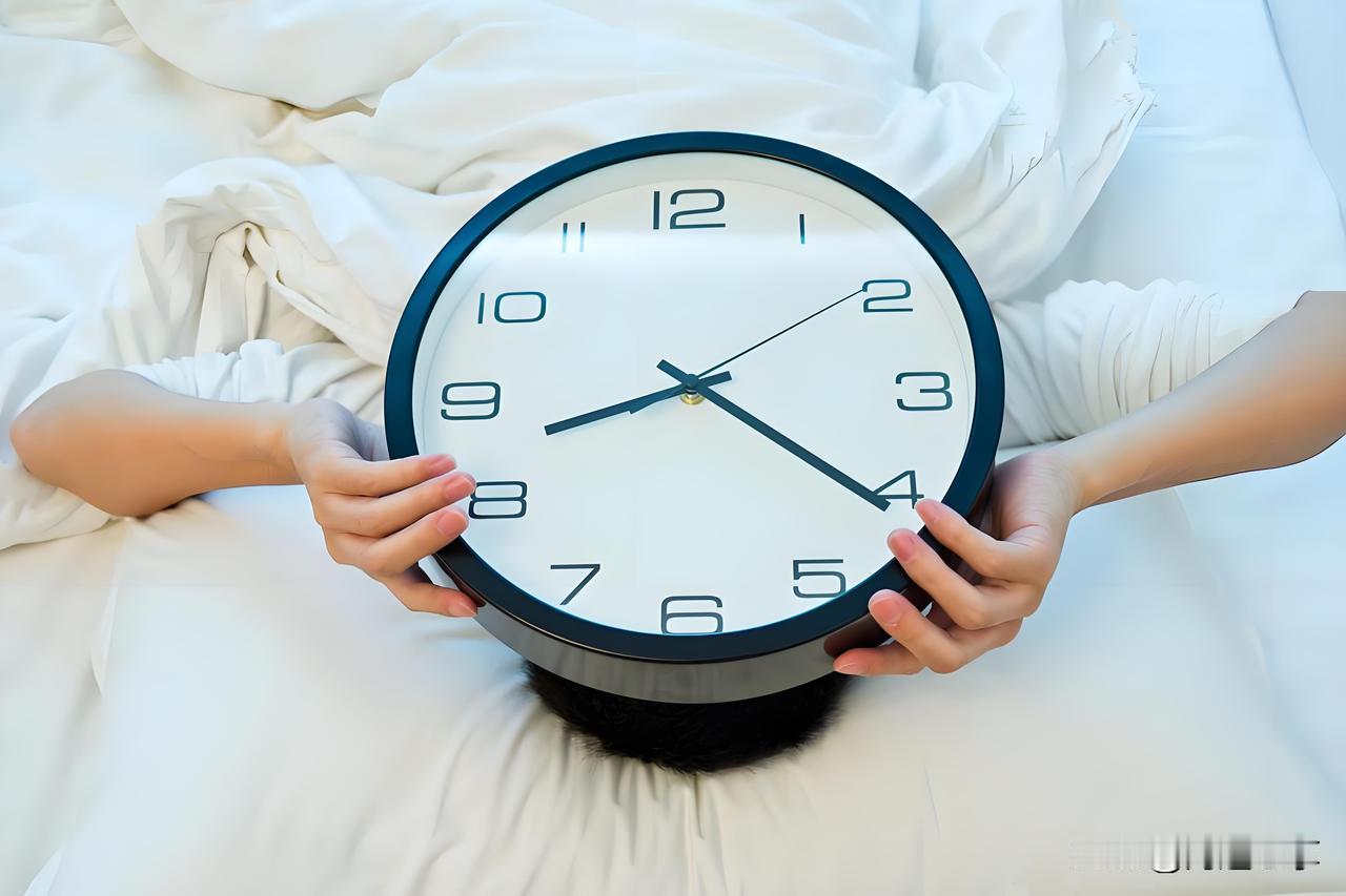 当光阴不再回首,我们还剩什么?
剩下掌心的温度——是陪孩子蹒跚学步时牵过的手，是