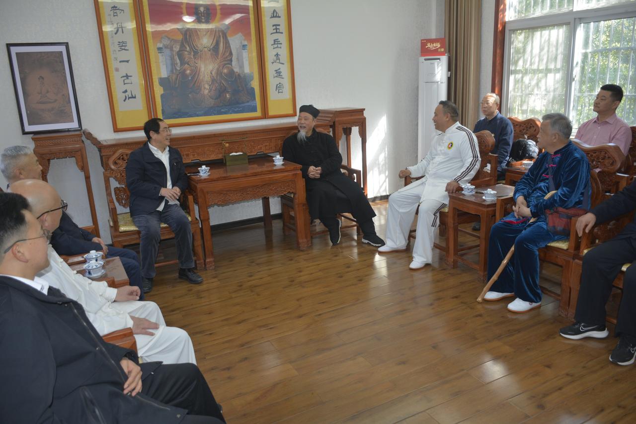 曹博会长携手多地友好协会，拜会钟云龙道长 
共探“武医同源”康养新路径

4月2