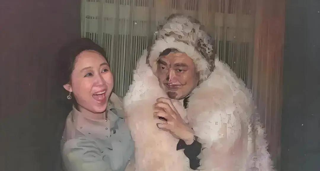 一句“动物园里还缺一只大熊”，平鑫涛记了一辈子。
结婚后琼瑶随口开的玩笑，他当真