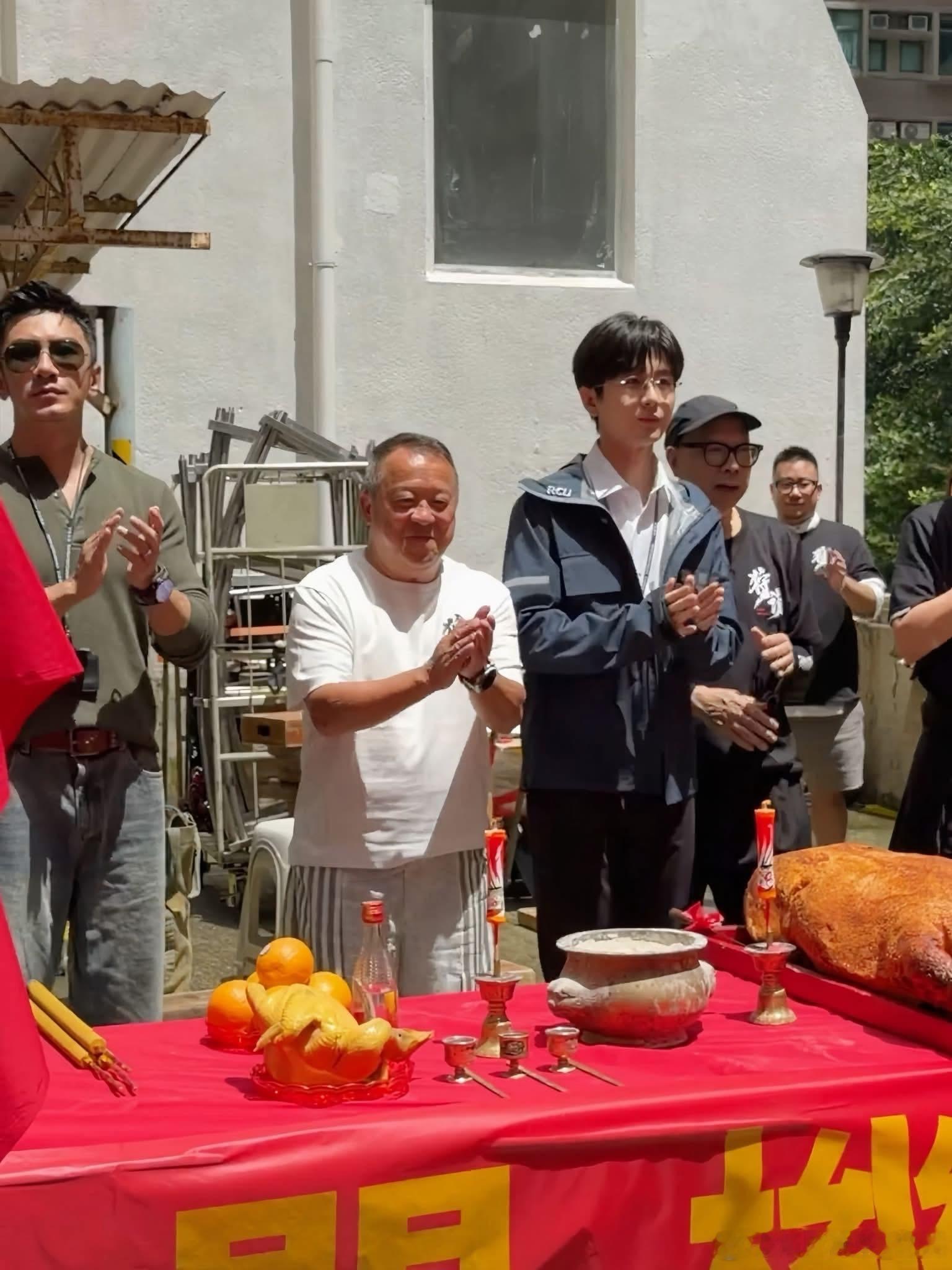 成毅狩谎cy成毅林彦廷“这条路很漫长，可能有人会离开，有人会中途住下，可一听到你