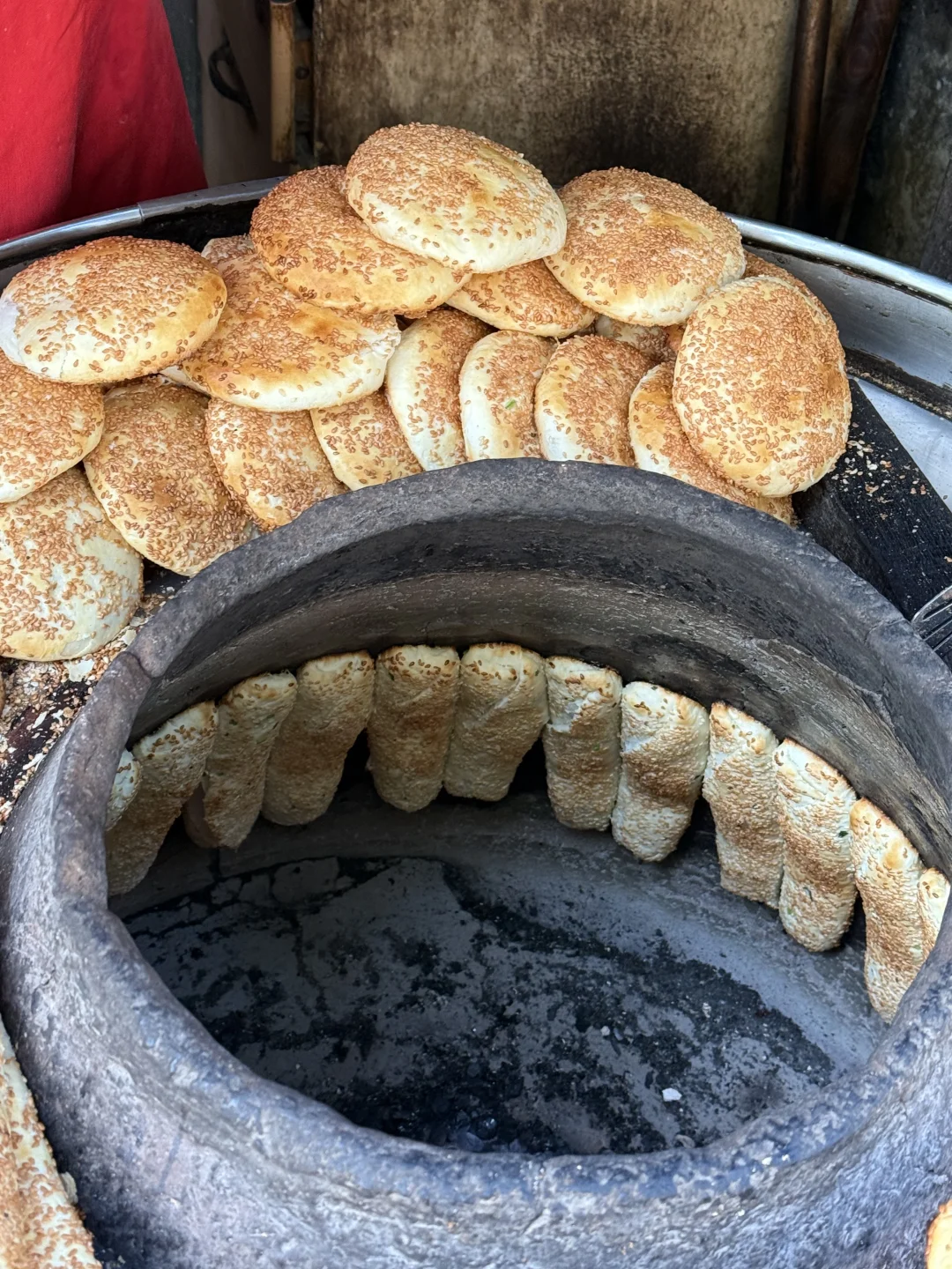 南京东宝路，连门头都没有的烧饼店