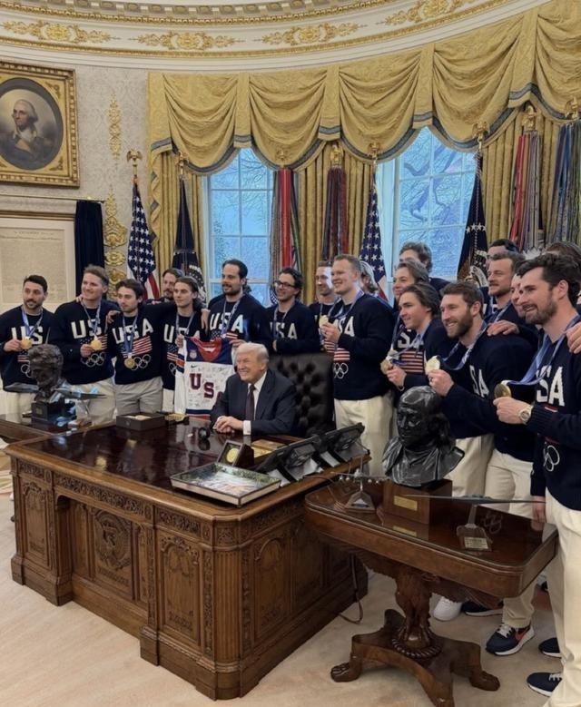 我发现冰球这个运动在加拿大和美国队里都只有白人，别说亚裔，连黑人都没有。
冰球运