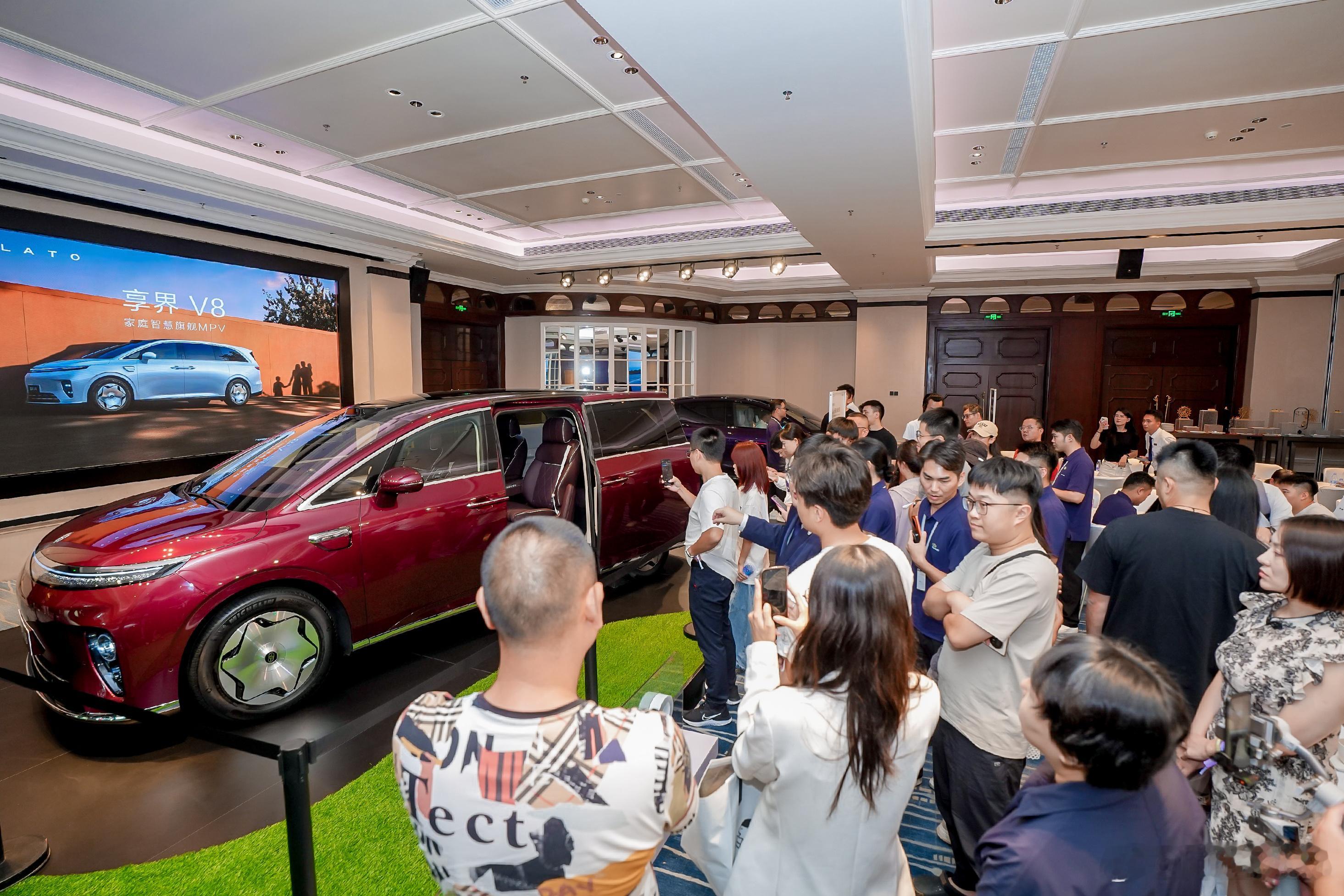 享界V8会成为家用MPV的爆款！享界V8预售72小时8200台 ​​​