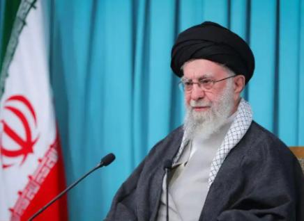 哈梅内伊进了地堡，不是因为怕死，是因为他要按下那个“同归于尽”的按钮！外媒都在盯