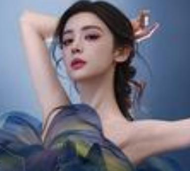 古力娜扎在 VOGUE 盛典的写真造型释出，一袭梦幻礼裙化身“蓝色蝴蝶花仙子”，