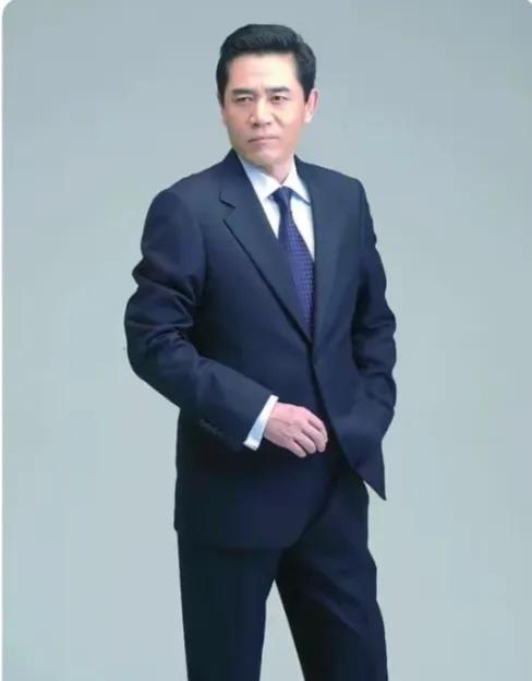 哈哈！有没有和我一样觉得陈宝国帅的，不仅人品好，没绯闻，演技精湛，德艺双馨，就连