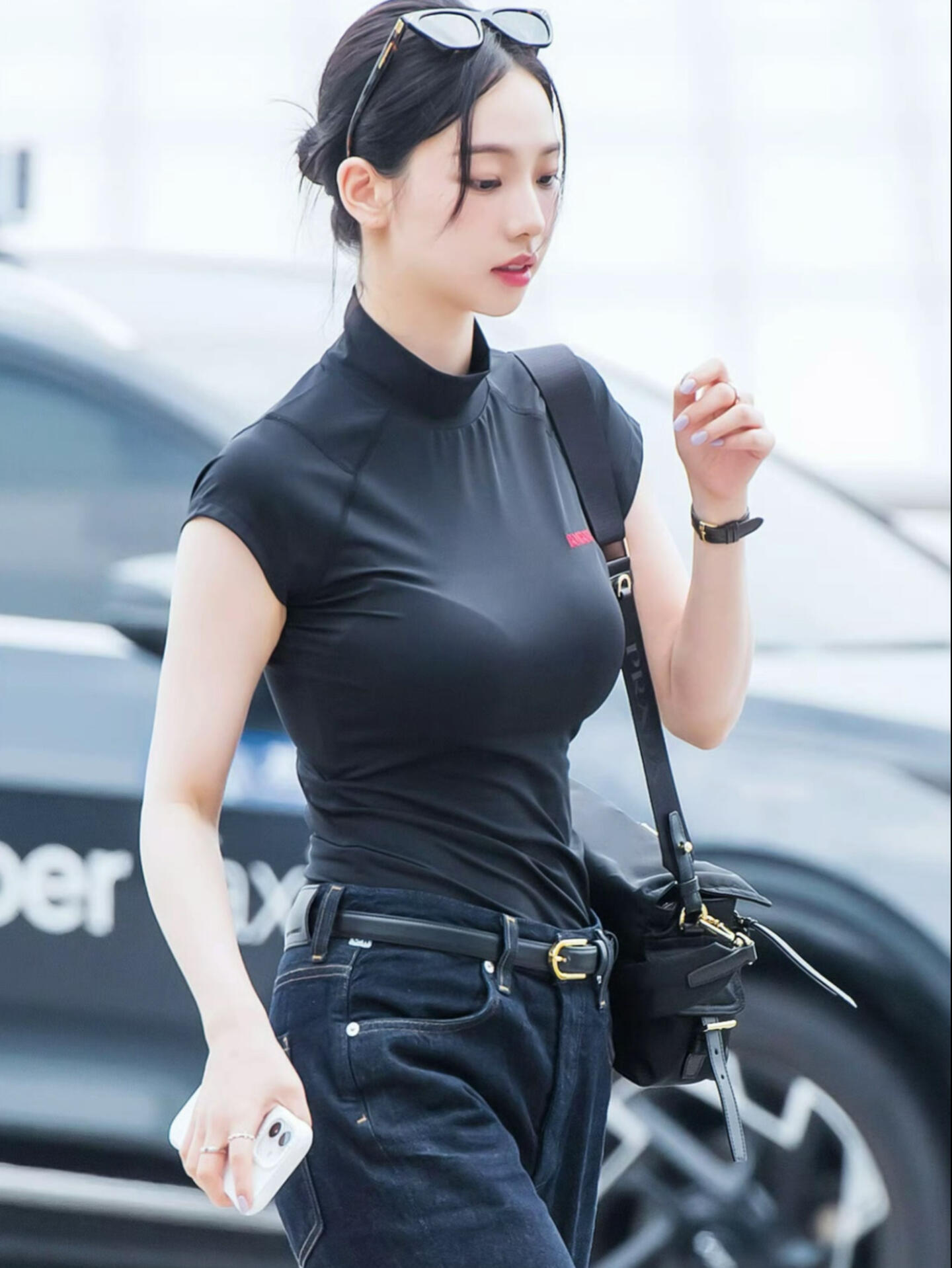 柳智敏机场即秀场 身材曲线美辣了 