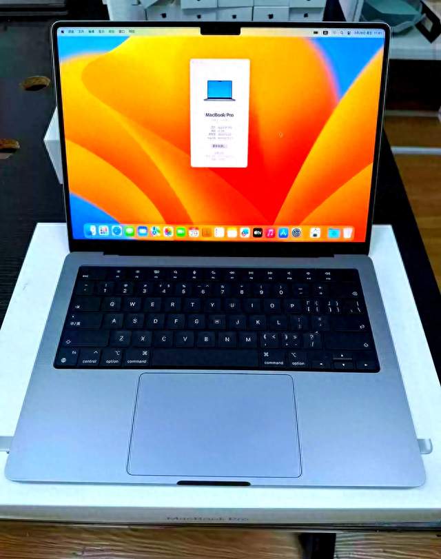 古尔曼爆料：带触控屏的 Mac，月底就要登场？