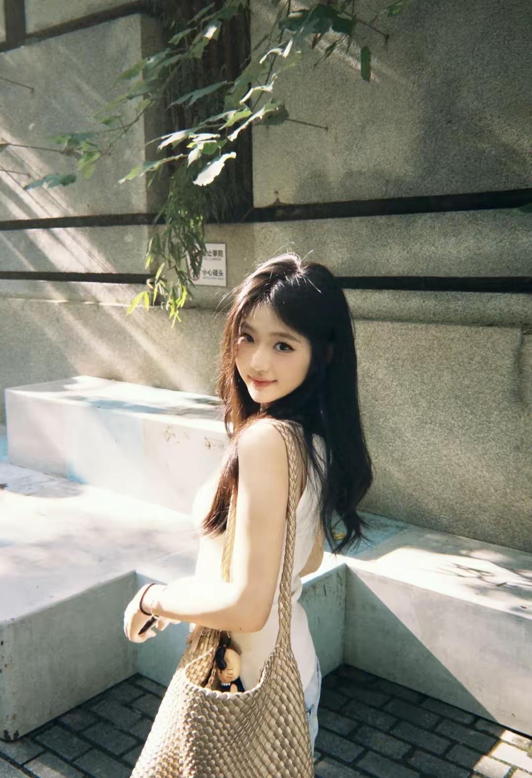 怎样才能把女生拍出清纯的感觉