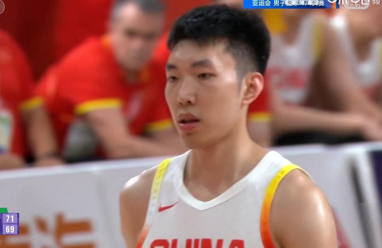 亚运会男篮比赛中国87：78非常艰难地战胜了沙特，双方拼尽了全力，比赛非常激烈，