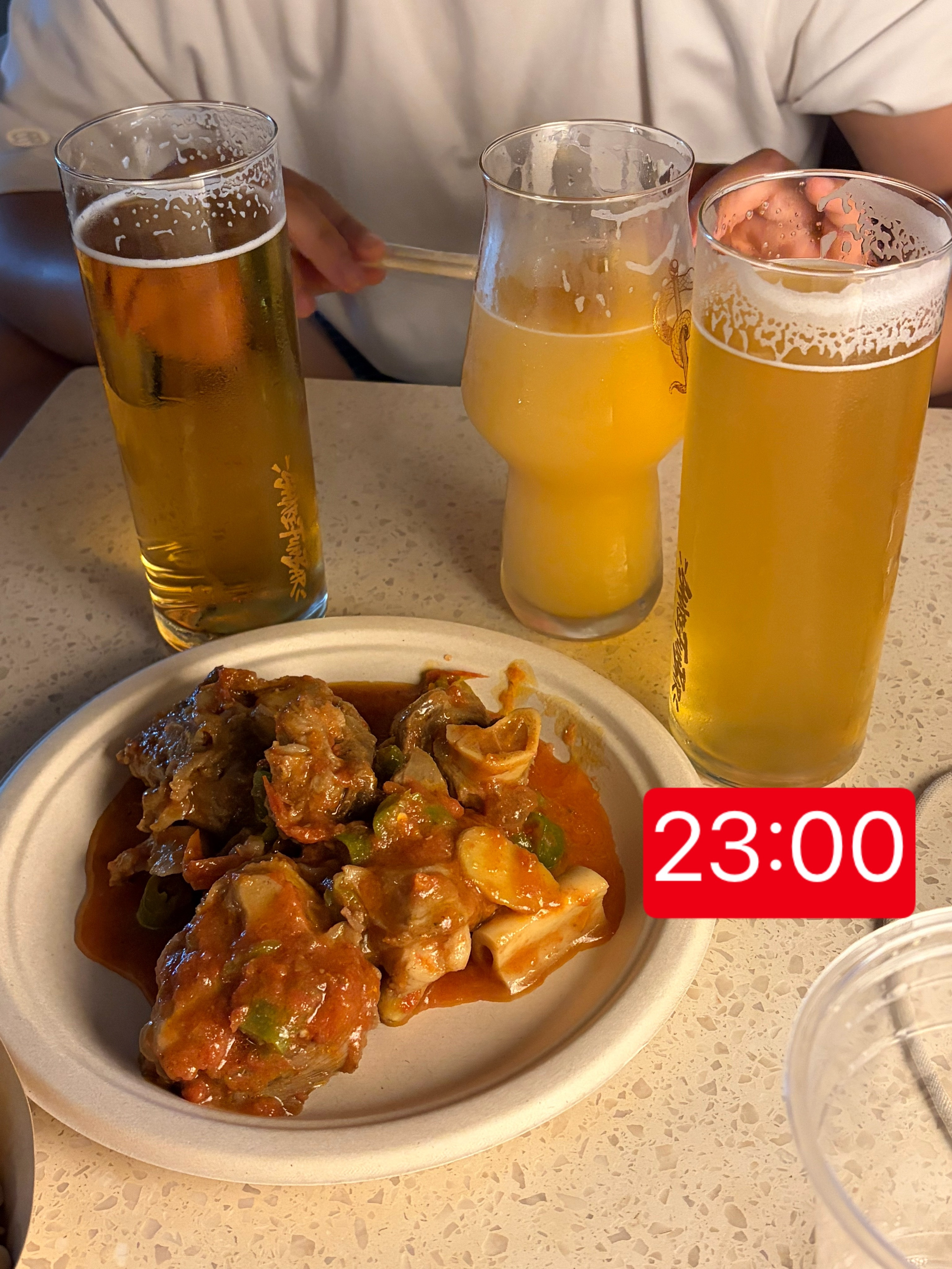 一杯精酿啤酒，结束忙碌充实的一天。胃真的不够用了。 广州·ShareFun Ba