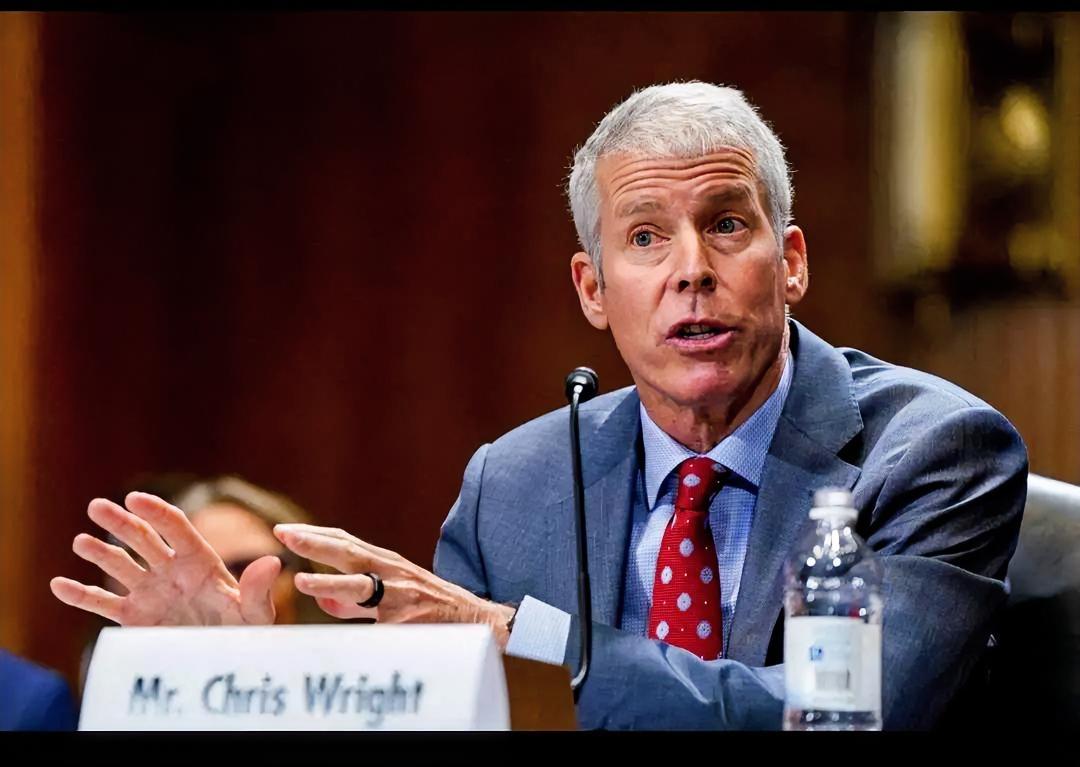 美国能源部长遭遇尴尬一幕：不到2个小时改口，但油价一点也没给他面子！

当地时间