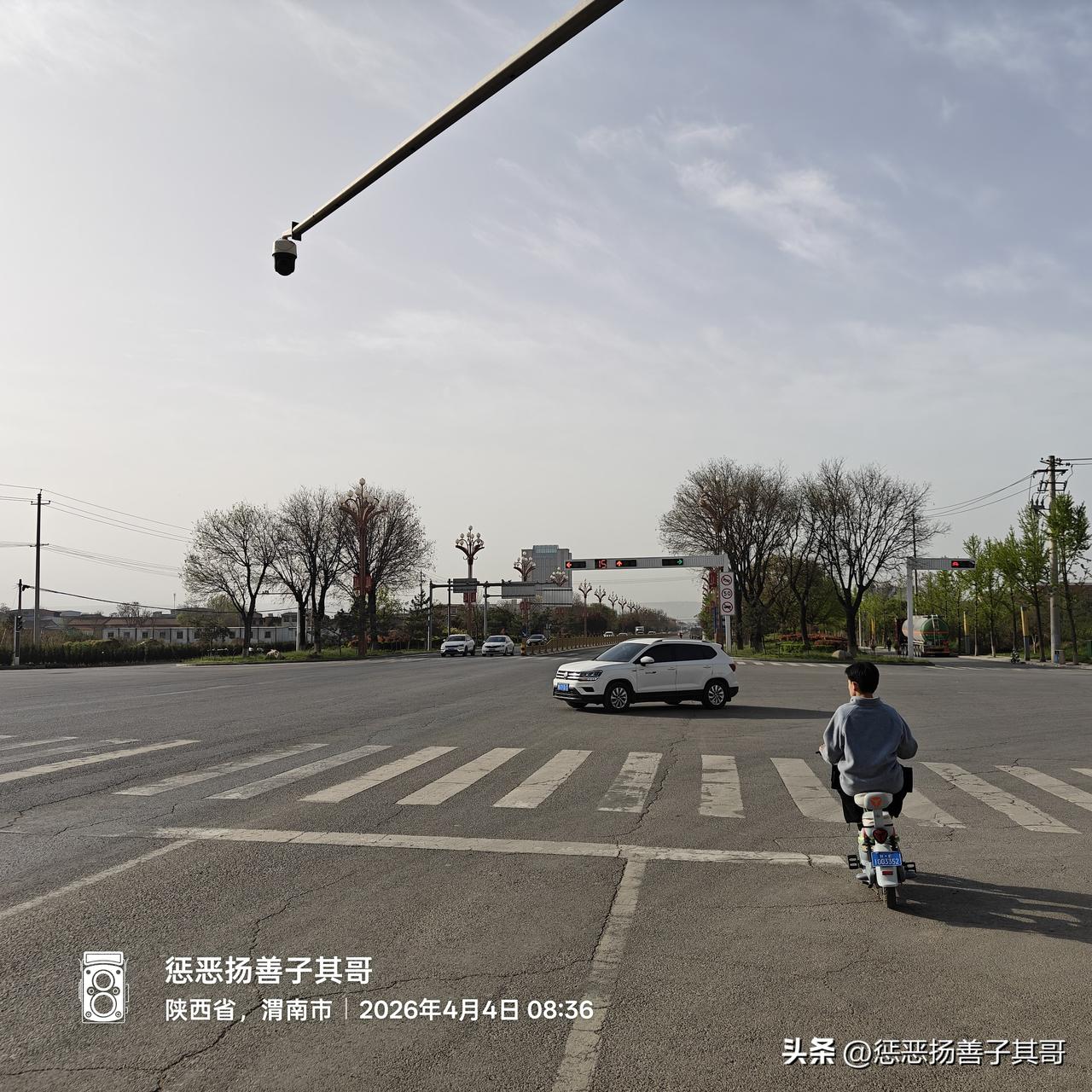 清明放假第一天，坐火车出行无票，开车出行又怕堵，只好骑个单车去乡镇逛逛了。🚴?