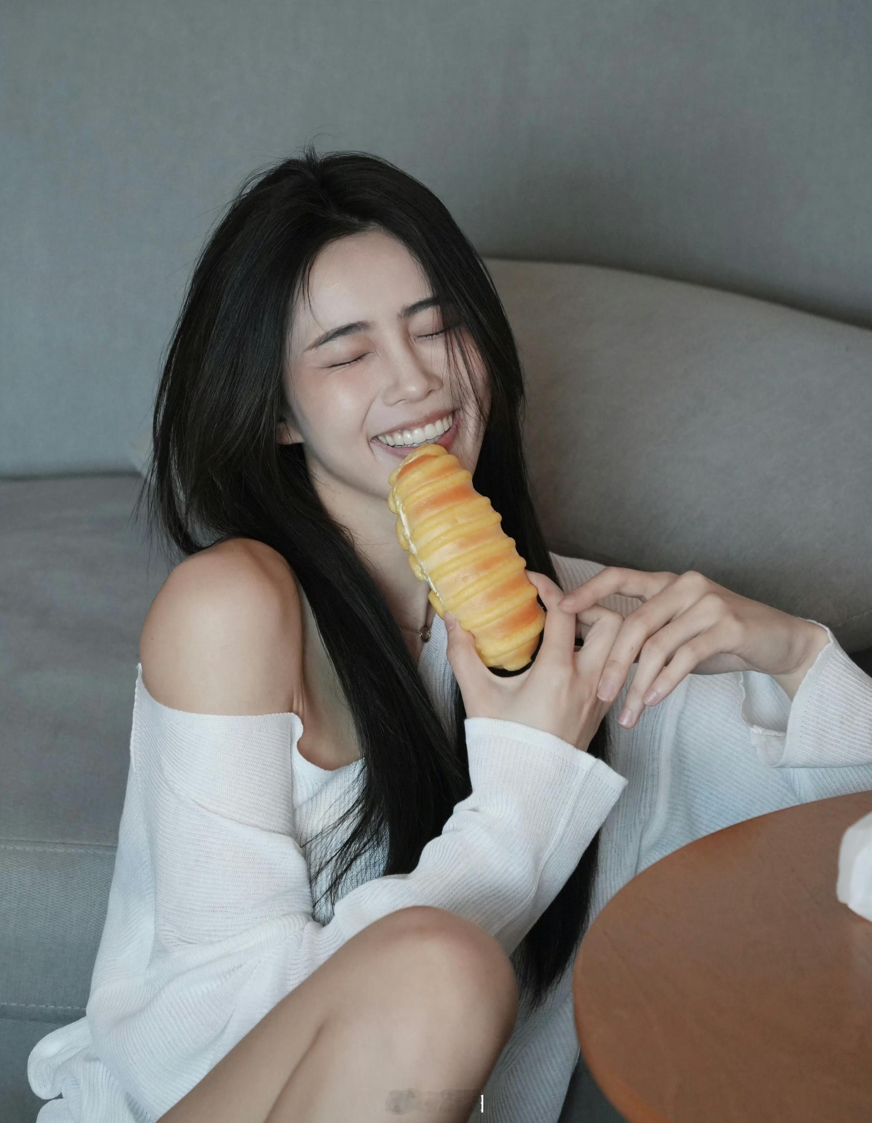 小姐姐的笑容太治愈了 ​​​