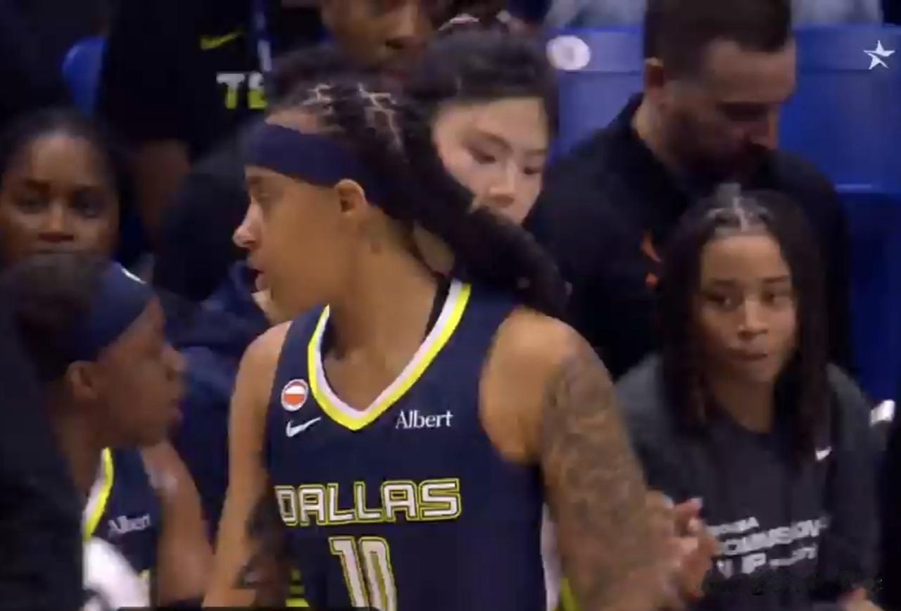 WNBA常规赛实时战况，李月汝上半场坐冷板凳，飞翼主场领先风暴11分！北京时间2