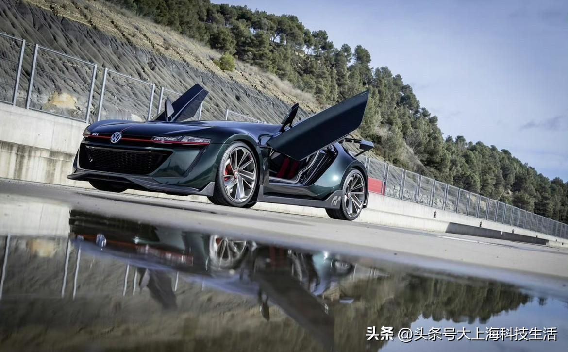 今年回家过年，路上鸿蒙智行的车真的随处可见～高速上开着开着，旁边就能掠过一辆，服