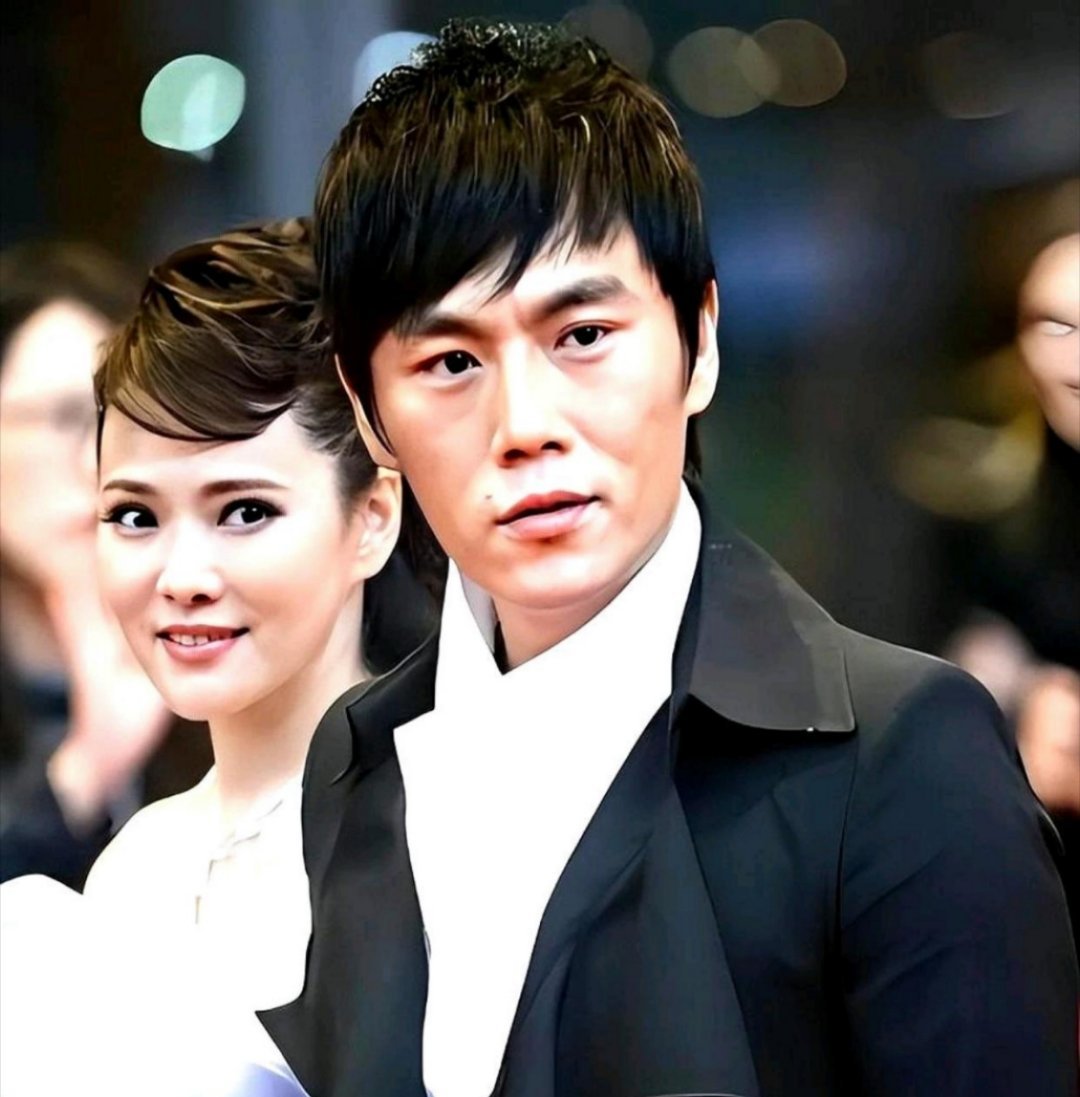 2008年，张宇曾对老友庾澄庆说：“你老婆有点诡异，你得当心。”这句话触到了庾澄