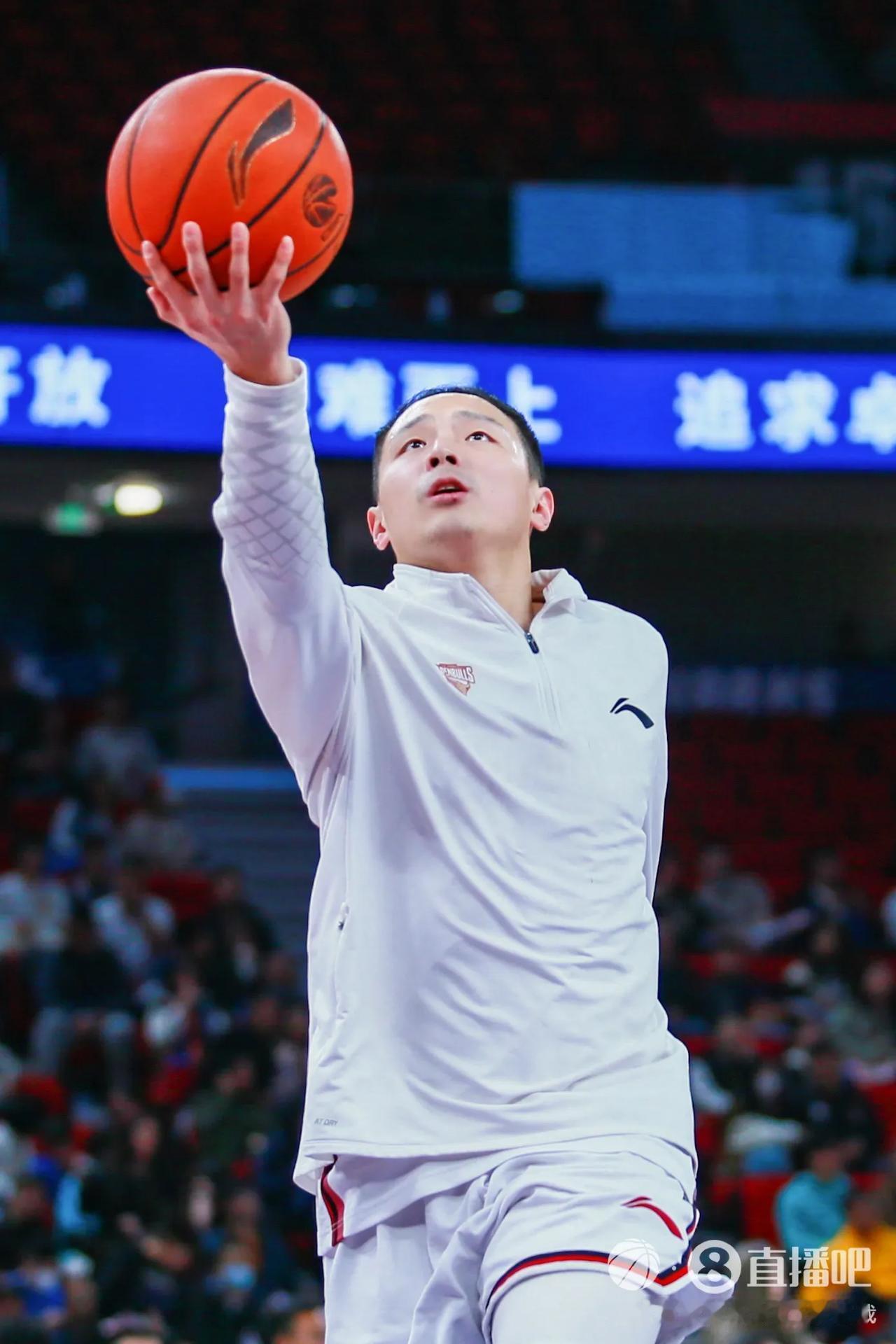 青岛给王奕博三年顶薪，青岛为什么不先签后换呢？

王奕博今年26岁，有速度和控球