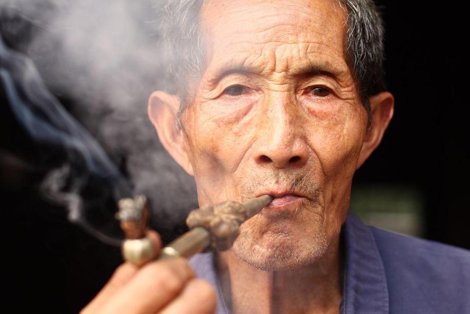 长期抽烟的人，最怕这4种症状！出现可能离肺癌不远了，别大意了

