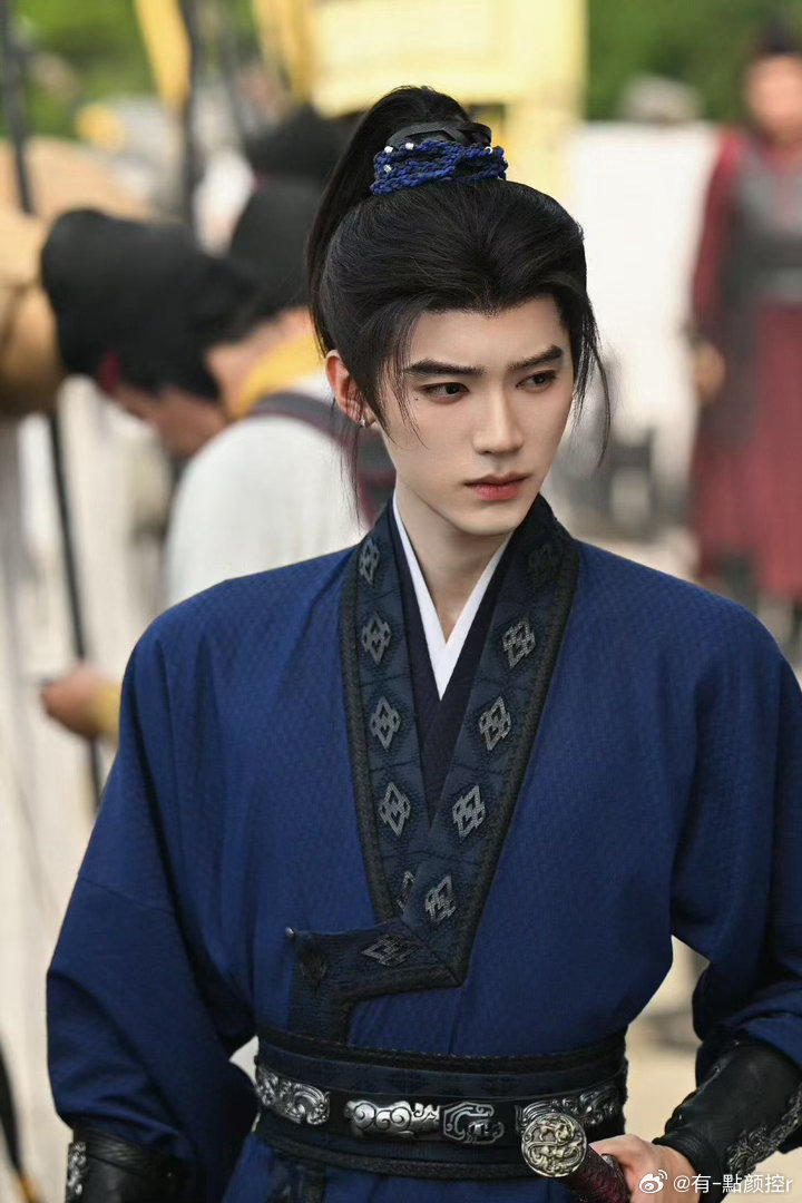 周翊然翘楚商务红利周翊然翘楚有效主演 从《翘楚》收官到巴黎男装周，周翊然这波海外