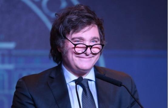 阿根廷为啥非得跑一万公里把牛肉便宜卖到中国？因为他们的牛肉根本卖不动。隔壁巴西牛