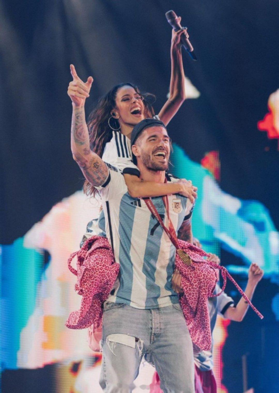 这个真是喜上加喜，太有纪念意义了❤🇦🇷 | 阿根廷中场球员罗德里戈·德保罗选