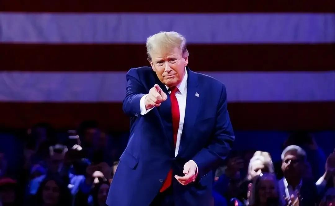 美国弃表层打压换精准杀招，剑指金融命脉，实则外强中干

最近美国众议院搞出个所谓