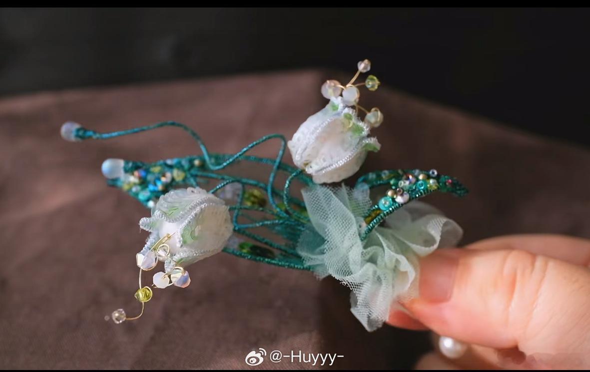 许愿羊小李铃兰  左左至今还缺一枚属于自己的铃兰无论什么颜色，都还未曾拥有总听说