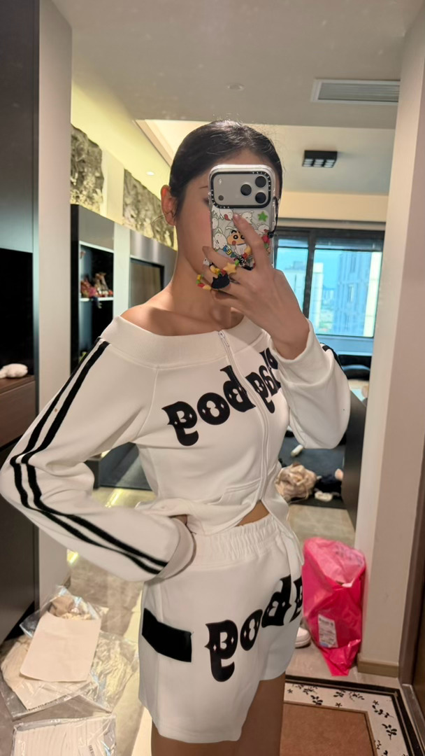 有些商家你知道你卖的是女装吗，有人样吗这裤子，凭空多出来个大叽霸 