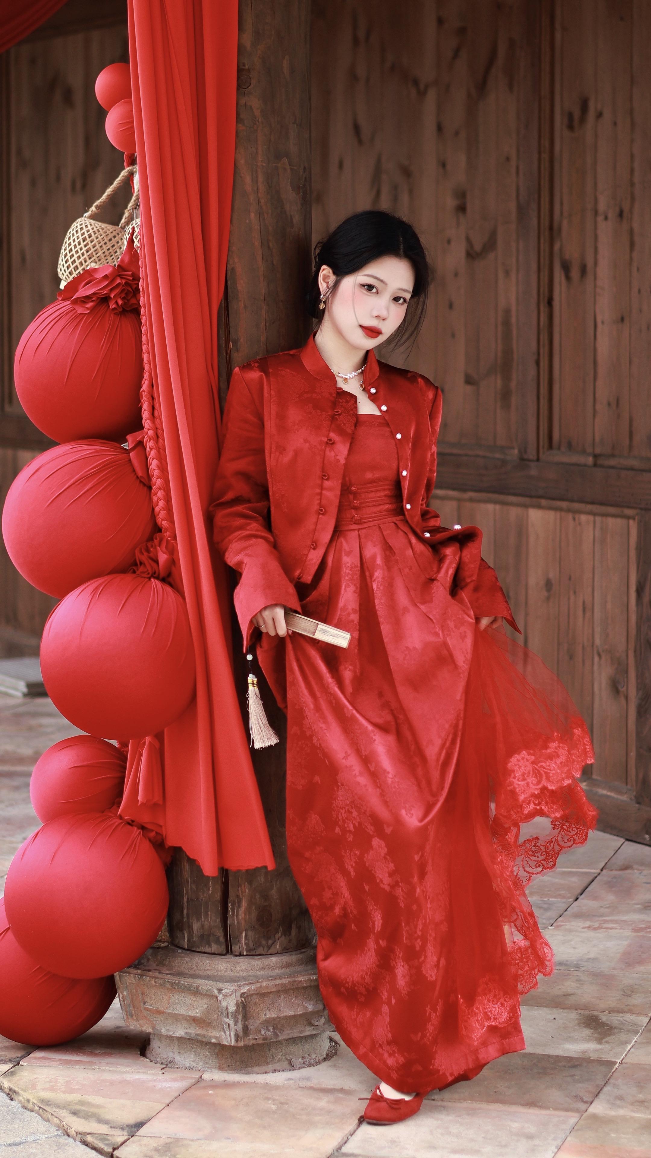 美人舞如莲花旋 世人见之惊且叹。