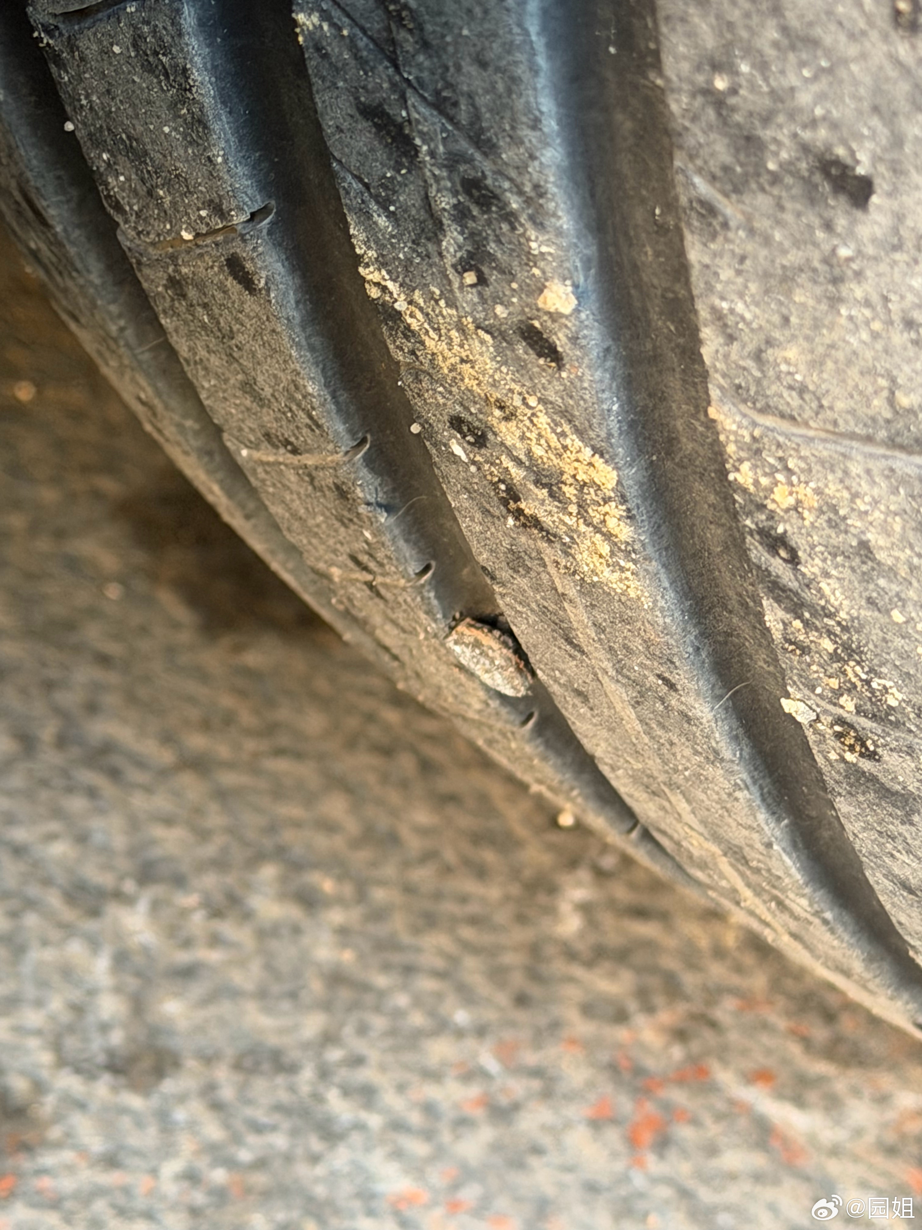 又扎脚了，还专门挑新胎扎，就奇怪了，四条轮胎非挑我全新的扎