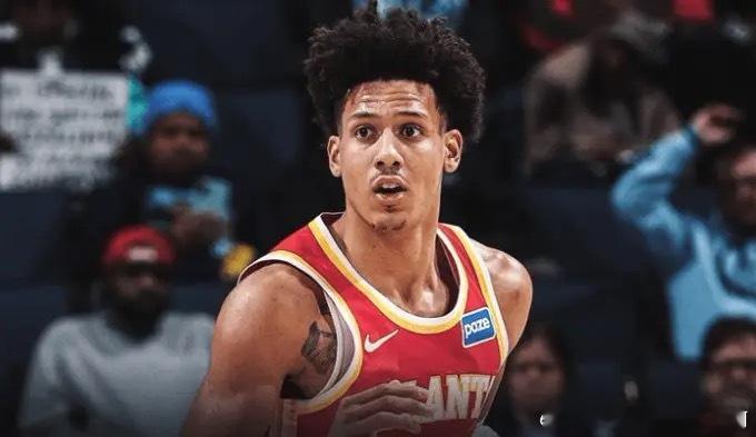 NBA  赛季至今，杰伦-约翰逊场均10.3篮板，助攻8.0次，两项数据领跑所有