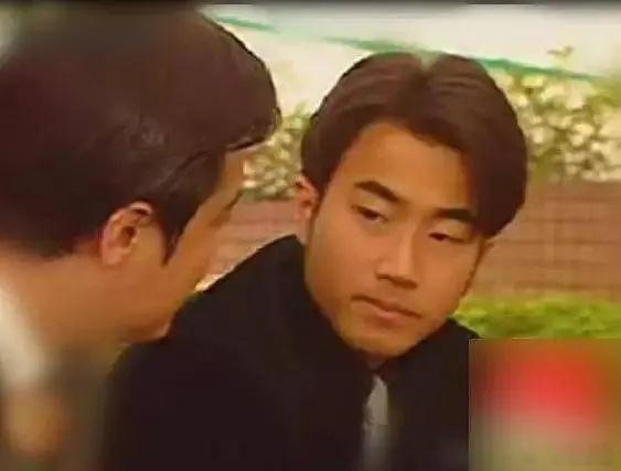 他早年在TVB大多演路人配角，来内地后成了霸总专业户，还是杨幂前夫。前后气质差别