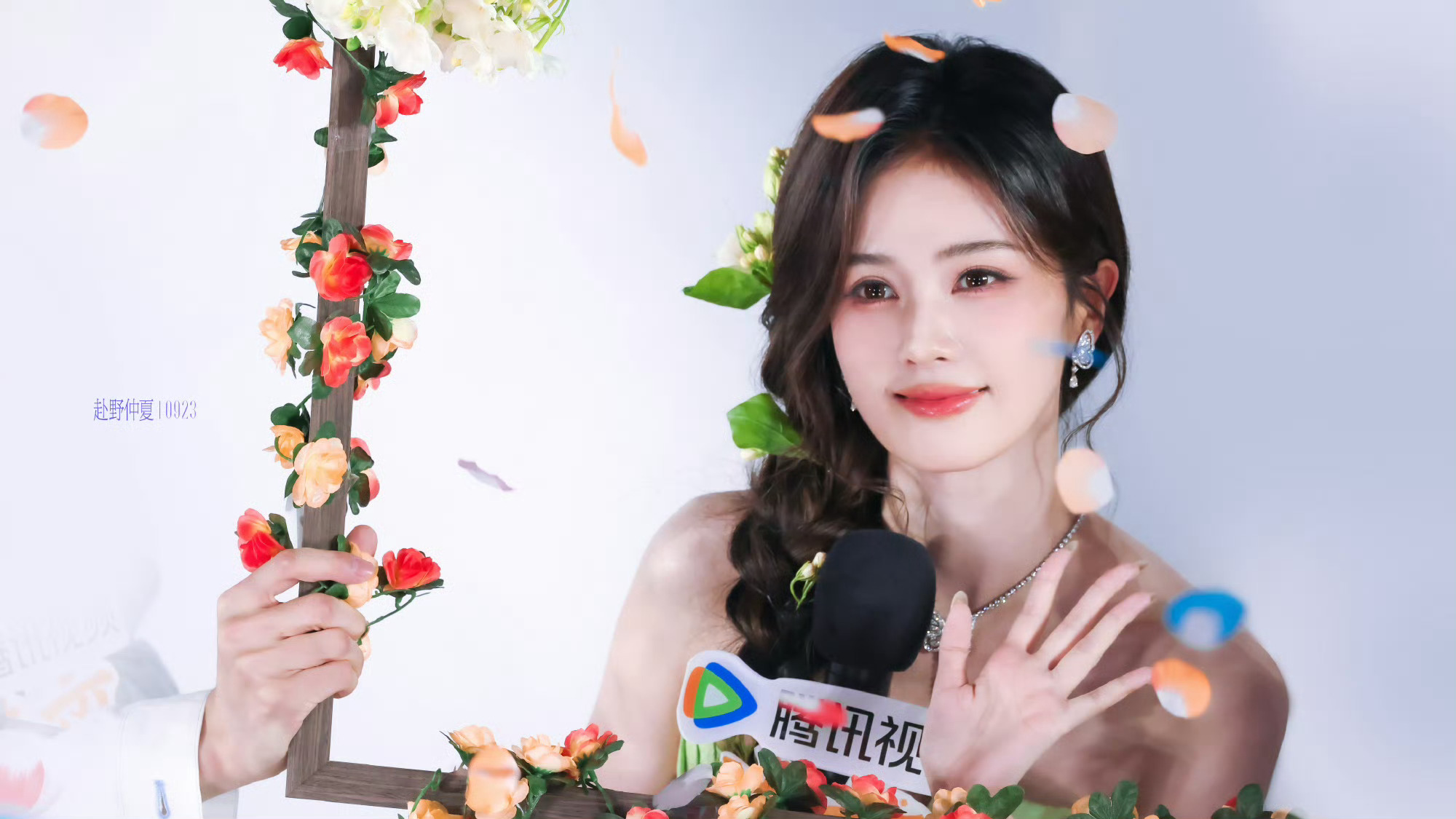 “从你把真心放在我手心 爱变成了我们之间最小的奇迹” 白鹿