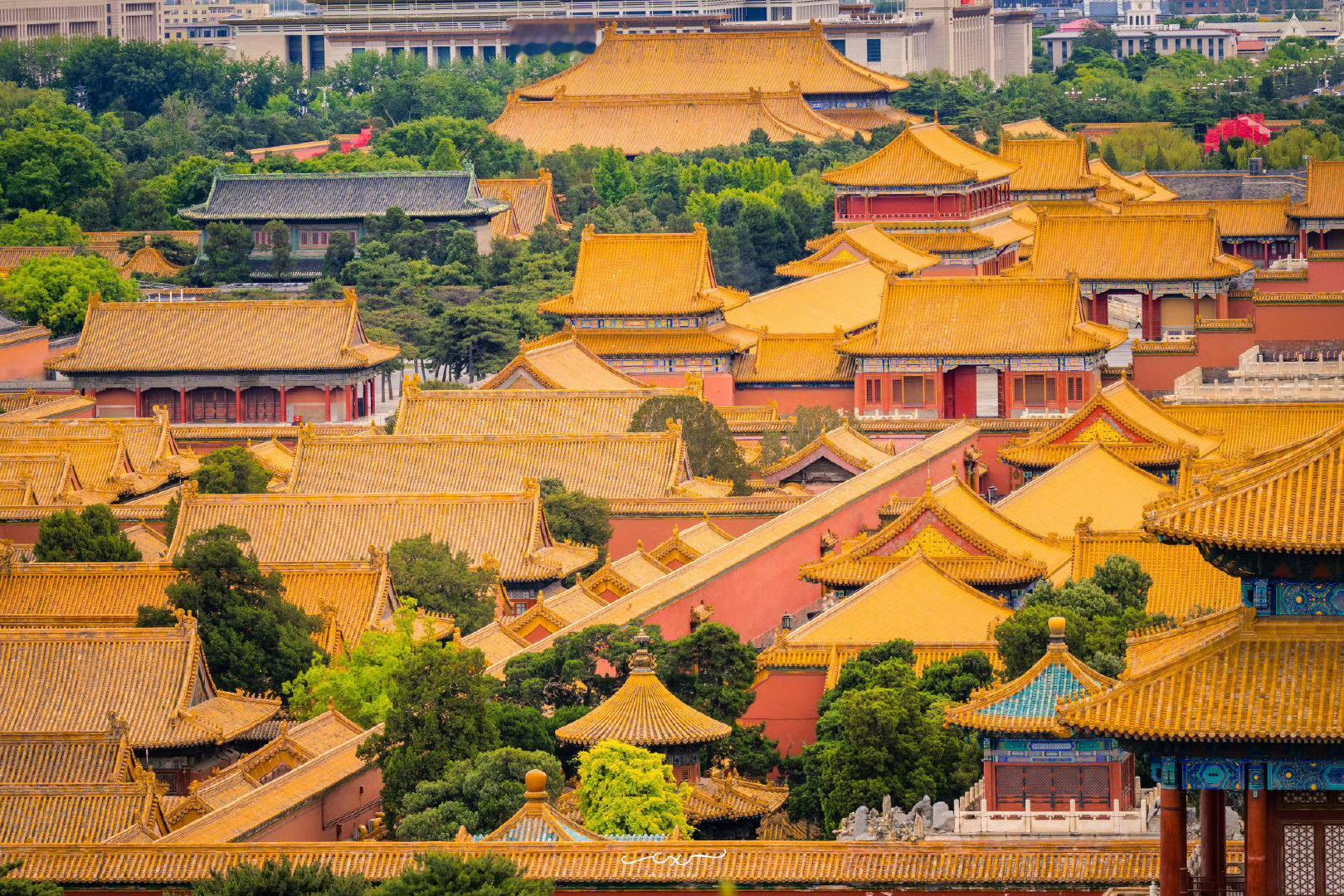 景山之上，雲沉天闊。📷/故宫下周一免费开放