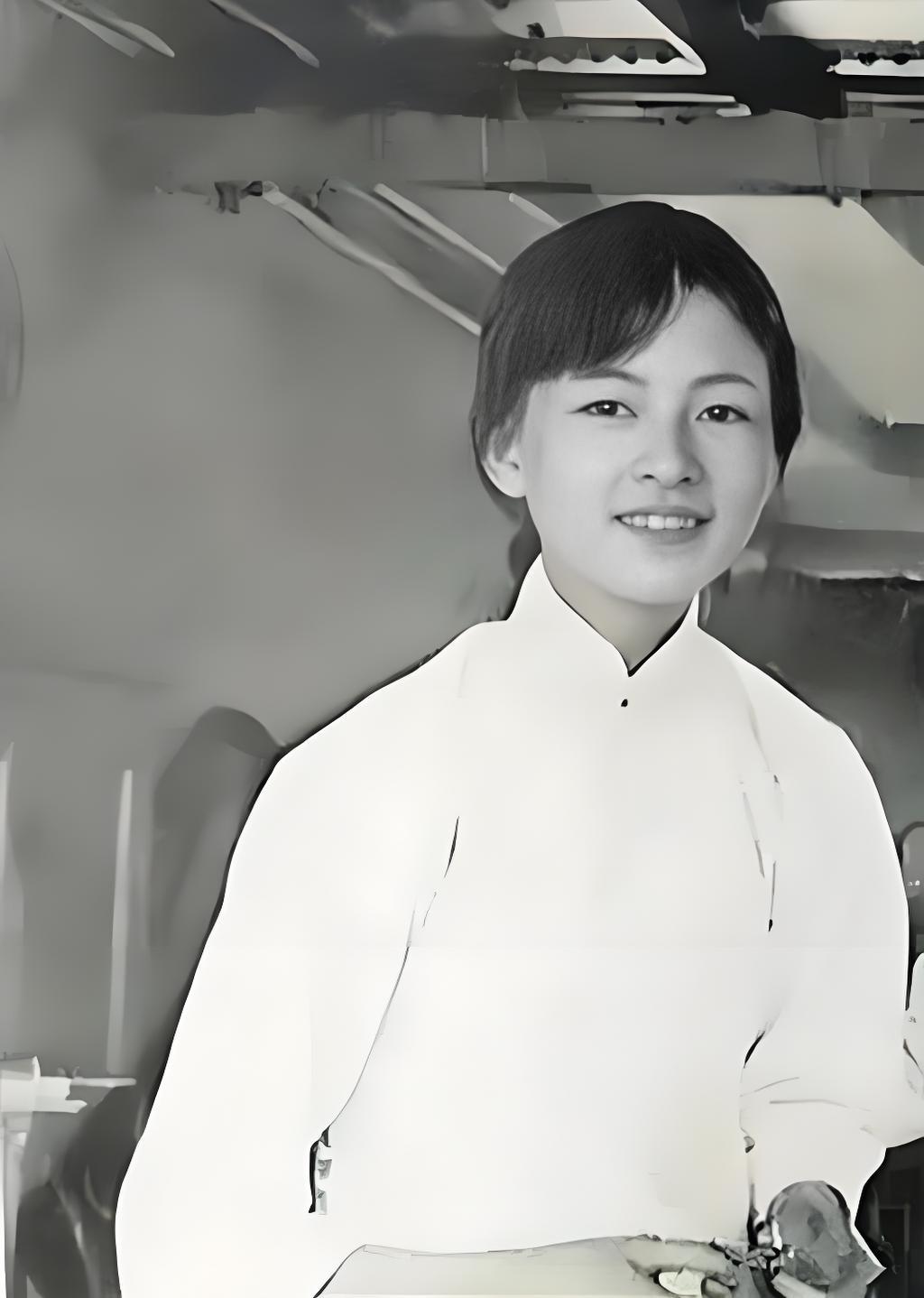 作家林徽因说：“爱一个人不要太卑微，因为爱情不是一厢情愿，而是两情相悦。” 
