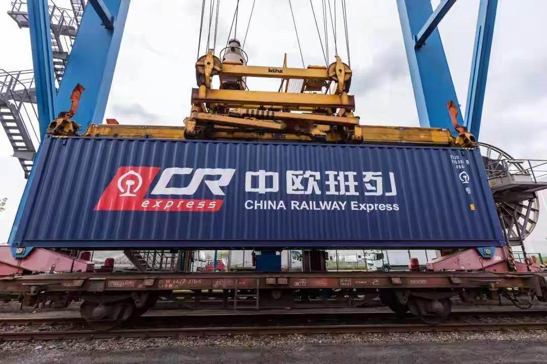 波兰拒绝放行中欧班列，看来波兰被灭国三次不是没有道理的，波兰想用中欧班列要挟是打