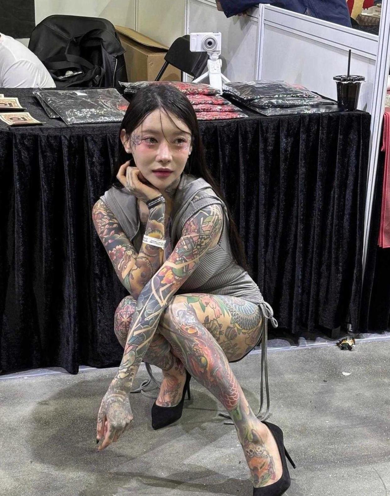 纹身纹这么密集老了之后真的不会后悔吗 