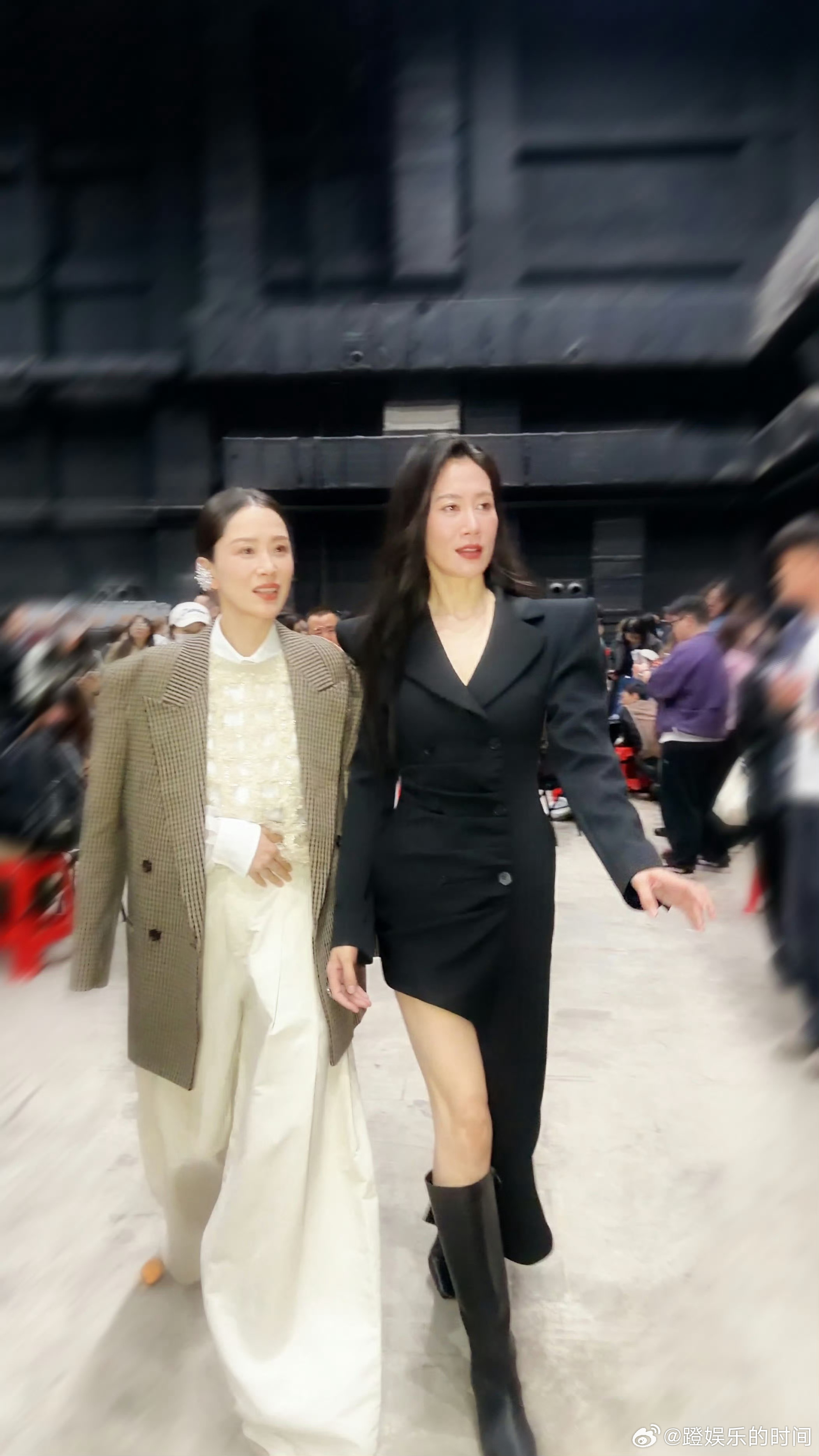 温峥嵘海清第一次同台温峥嵘要在乘风做自己 第一次同台藏不住默契！海清送祝福，温峥