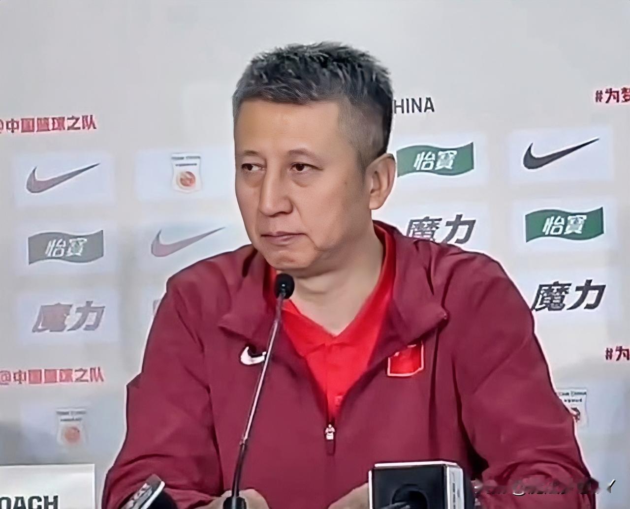 郭士强啊，你醒醒吧，
真不是我说话难听，
男篮现在需要的不是归化，而是
投篮基本